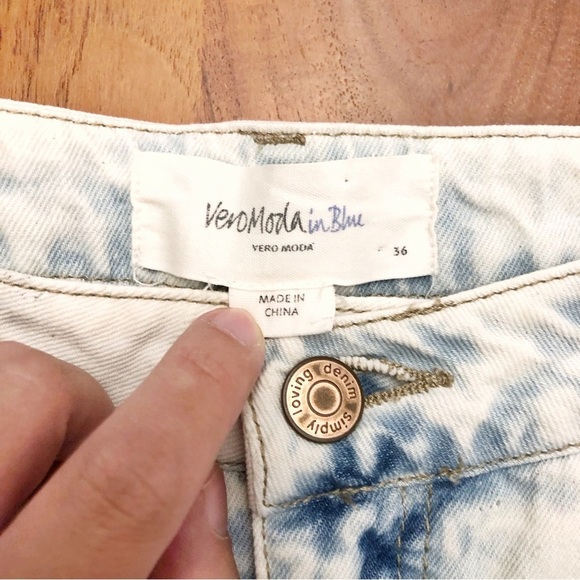 Vero Moda High Waisted Light Washed Distressed Denim Shorts. - Picture 4 of 9
